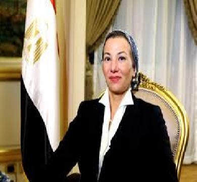 وزيرة البيئة : مشروع  إدارة المخلفات بالعاشر من رمضان "متنفس" للقاهرة والقليوبية وممول من البنك الدولي 